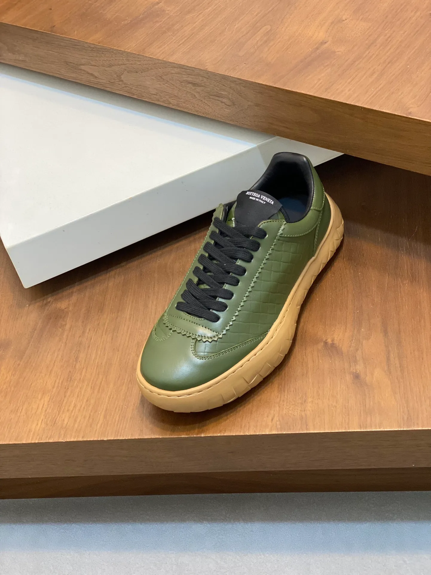 p440💰Men's Shoes BV/Bottega Veneta🆕The new men's moral training sneakers, made of Sneaker technology nylon and suede, inspired by retro basketball shoes, a new interpretation of classic sneakers, a lightweight, comfortable and breathable summer must-have item, the soles are made of classic woven texture, super recognizable, nylon suede stitching, full of texture!  Size: 38-45